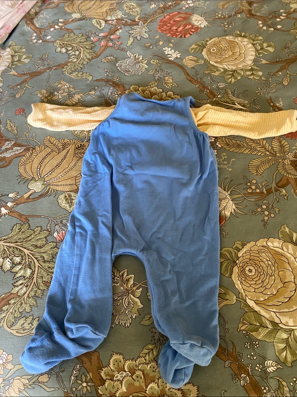 FOUR Matching Sets - Picture 13 of 15
